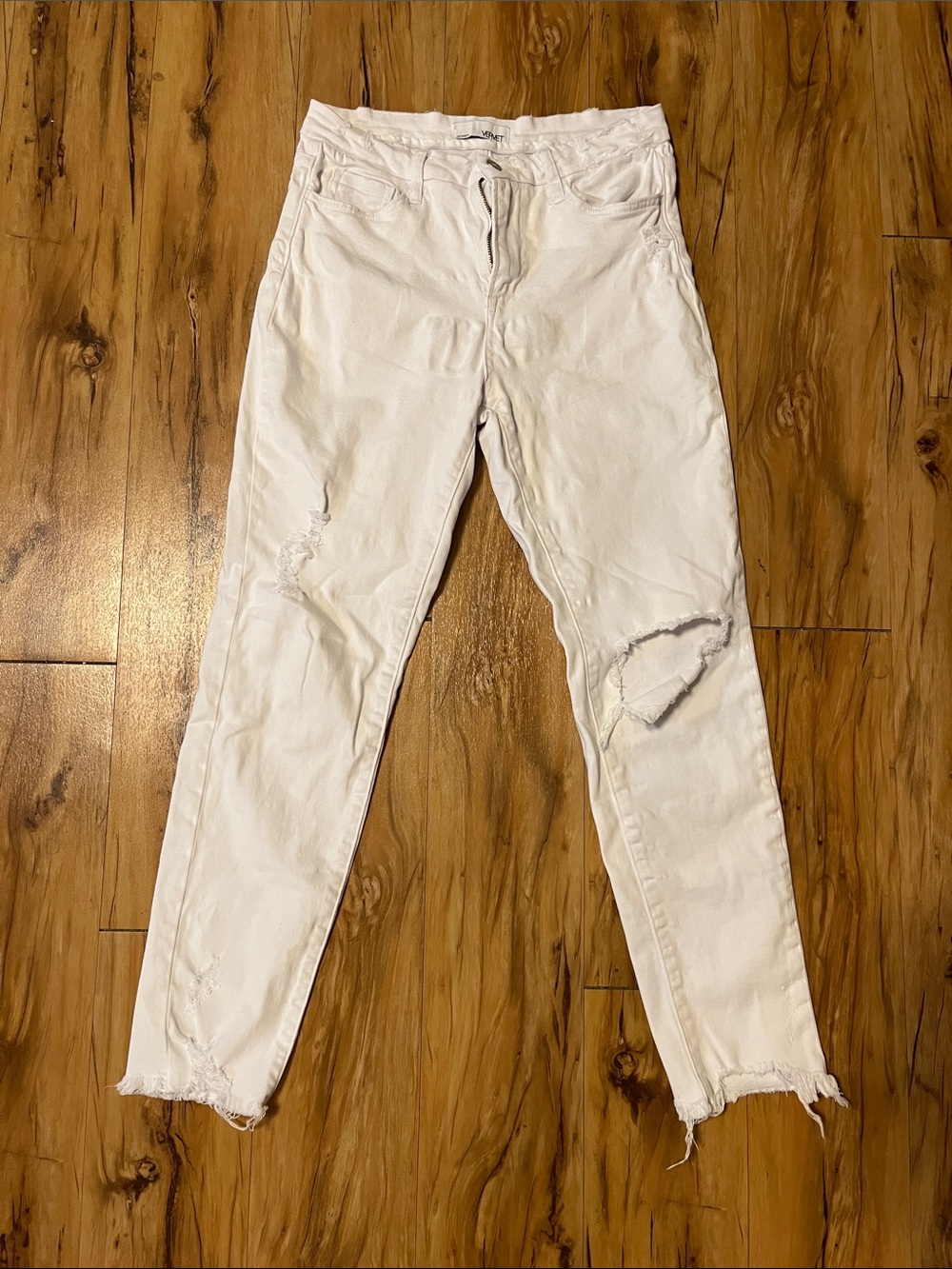 White Distressed Skinny Jeans with Frayed Hem